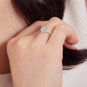 Lyra Heart Moissanite Ring (1 Ct)